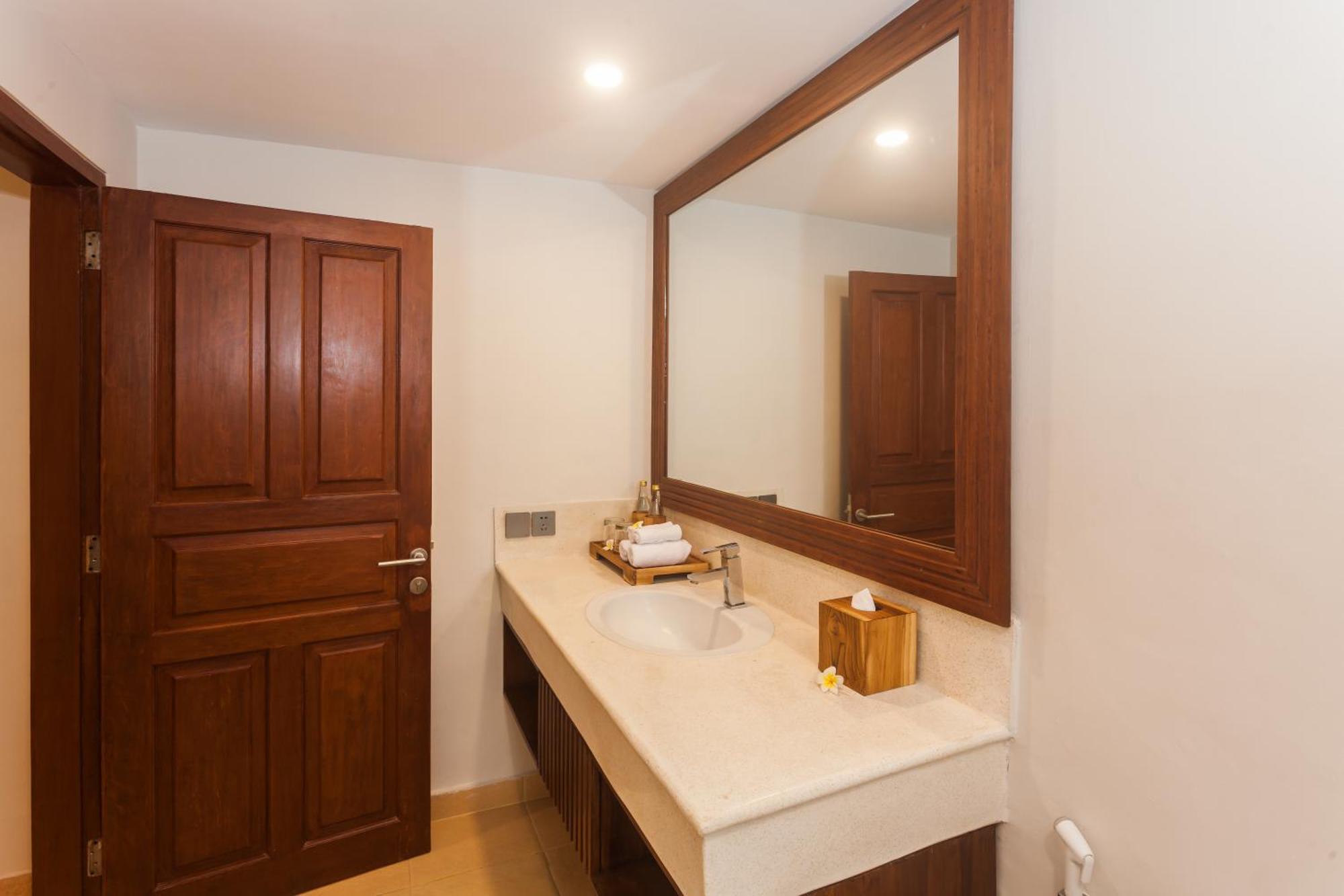 Ghana Villa Seminyak By Pramana Villas Εξωτερικό φωτογραφία